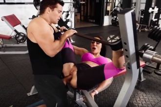 Gái dâm địt nhau với bạn trong phòng gym